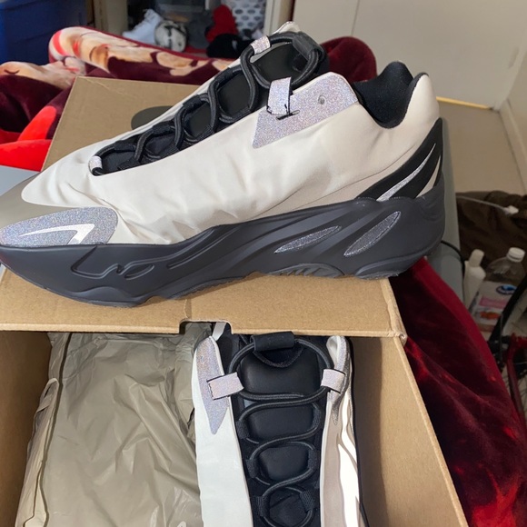 Adidas Yeezy Boost 700 MNVM